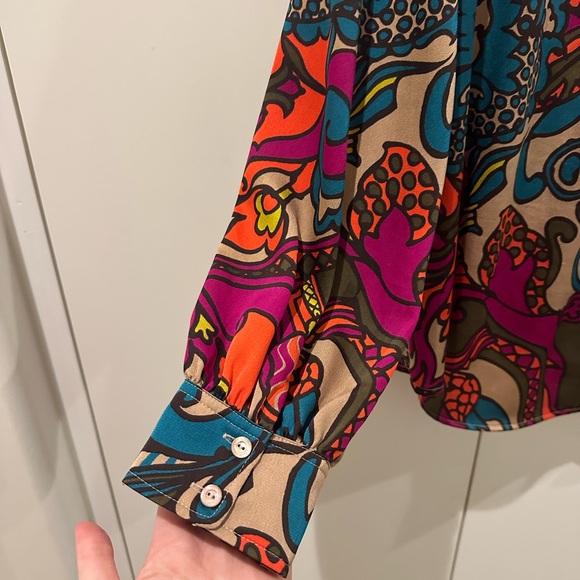 LAST DAY Trina Turk Laurynn Printed Surplice Top - Picture 7 of 7